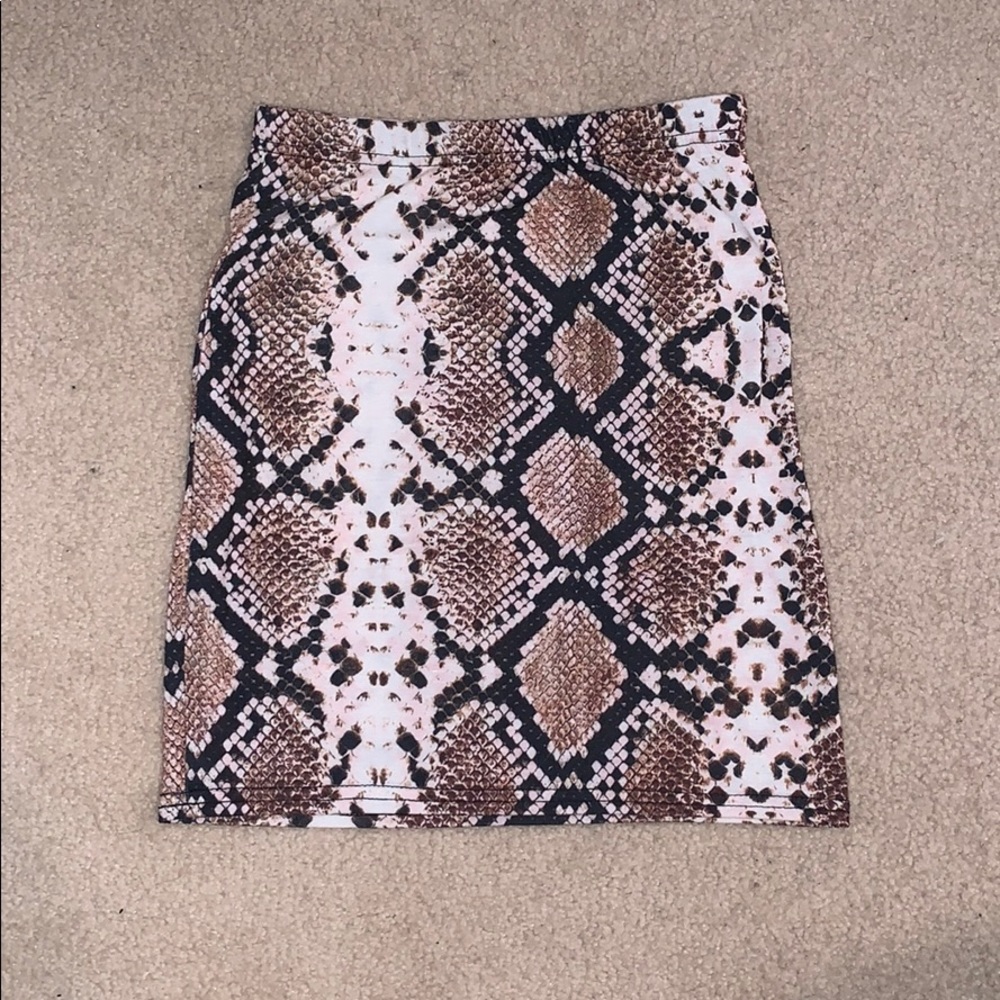 Pretty Little Thing snake animal print skirt